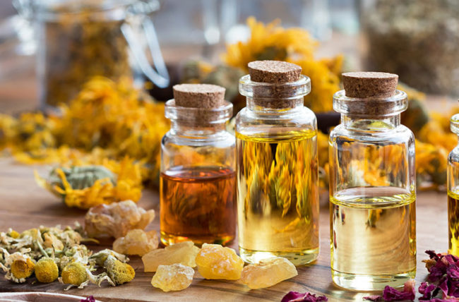 Difference Between Aroma Oils and Essential Oils
